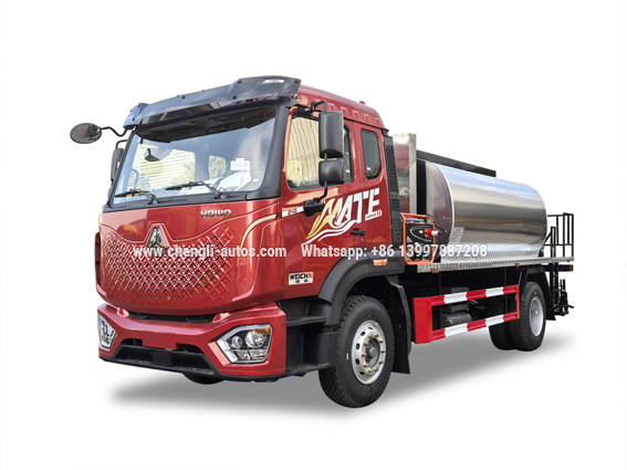 Sinotruk Howo Asphalt Distrbutor Truck (9 tons)