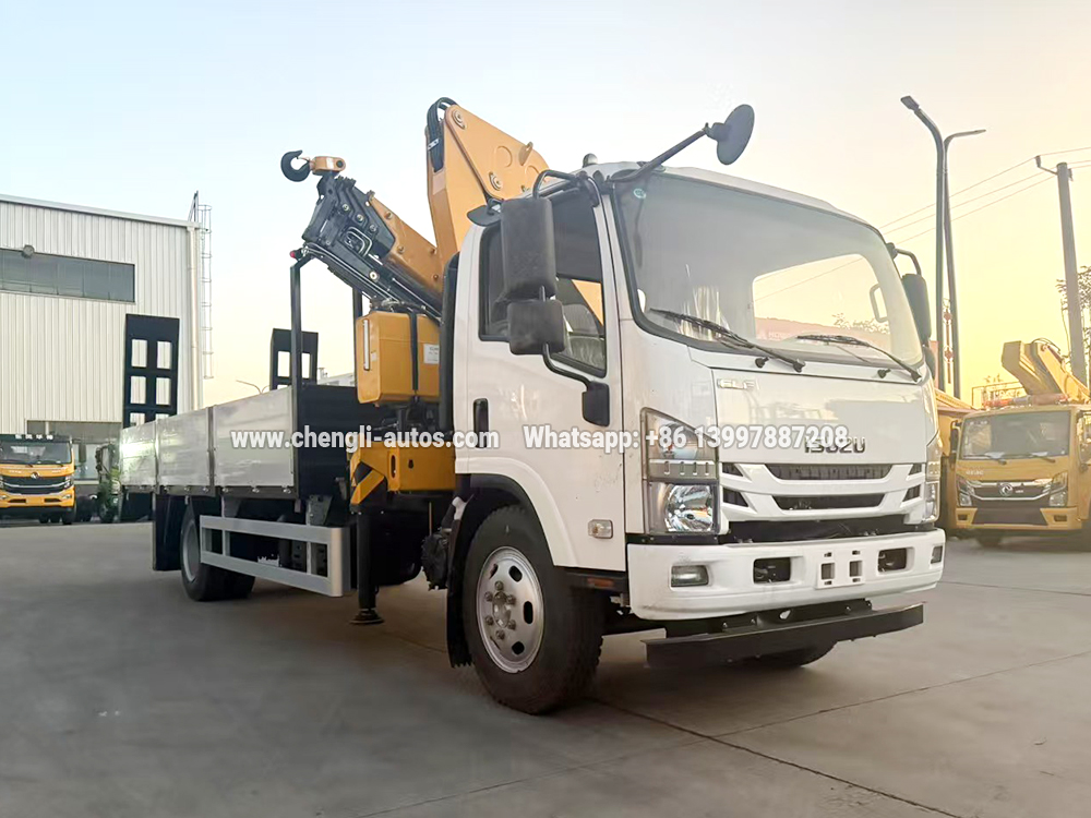ISUZU NPR 700P 4×2 camión grúa telescópica (grúa de 5 toneladas)