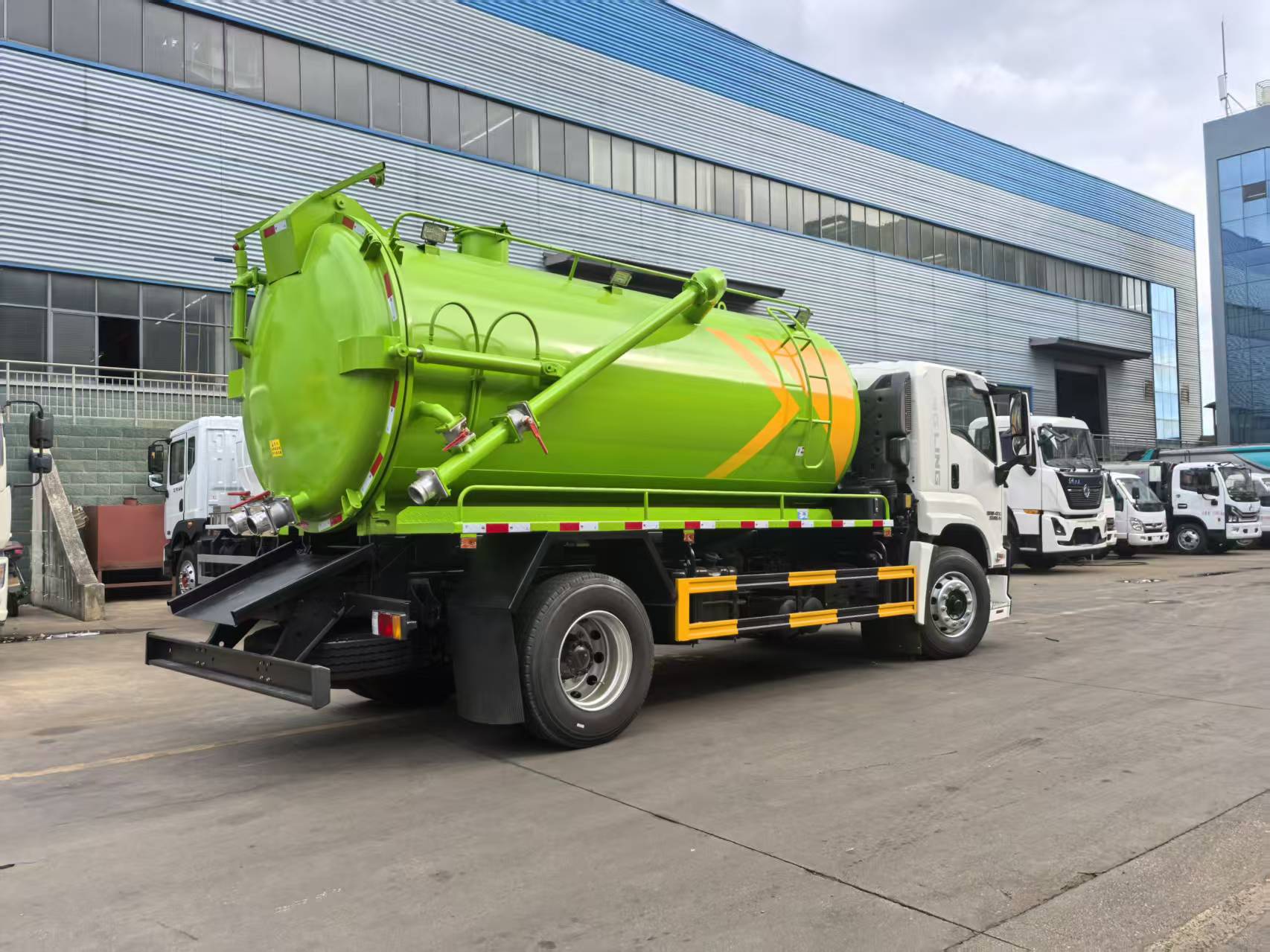 Vacuum truck