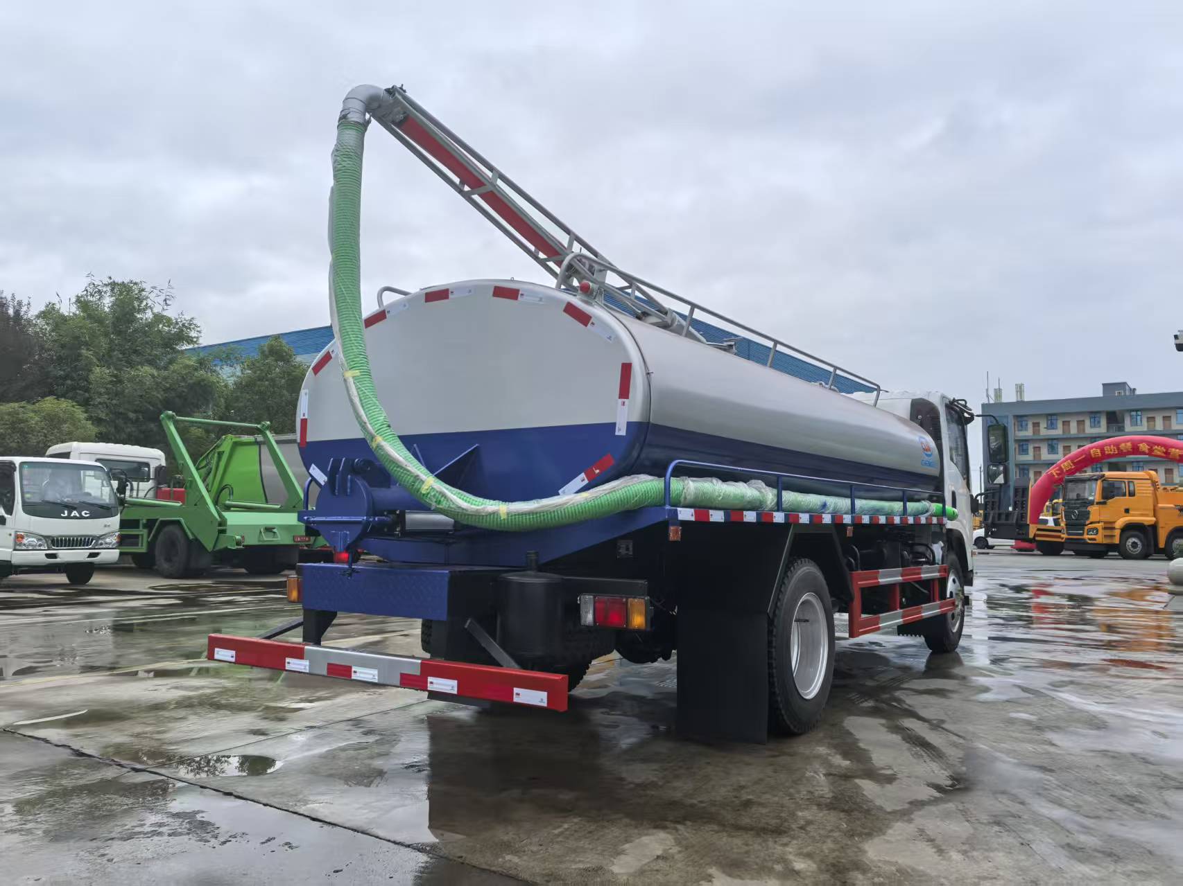 Fecal suction truck
